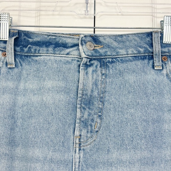 Old Navy Light Wash Blue Denim Distressed Mid-Rise Mini Jean Skirt 20 - Picture 2 of 16